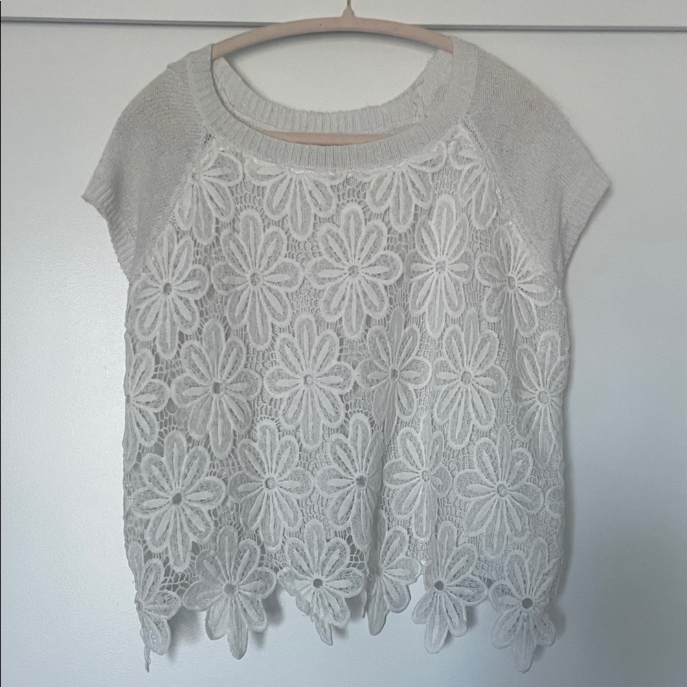 Chic White Floral Lace Women's Sweater